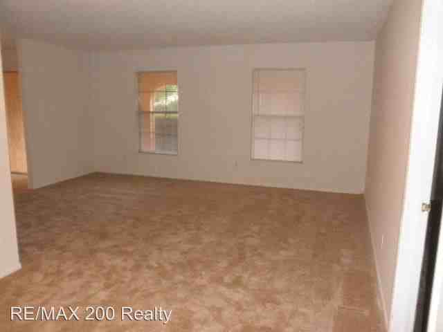 810 Diane Cir - Photo 2 of 11