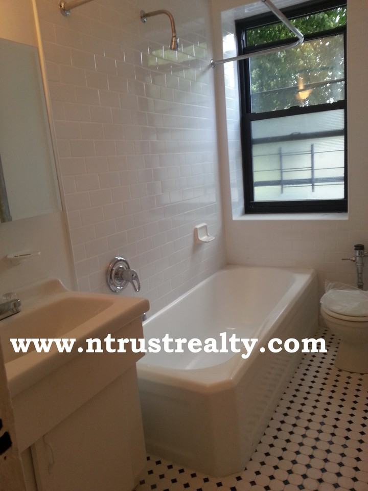 354 Mosholu Parkway South - Photo 2 of 3