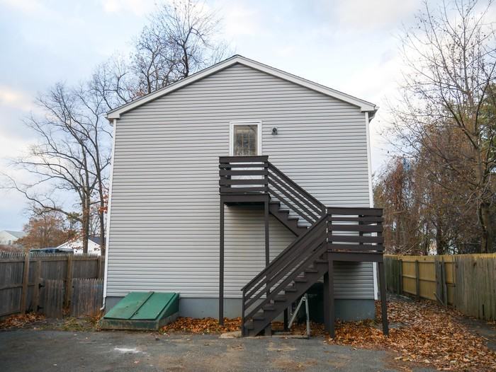 15-17 Otis Ct - Photo 2 of 7