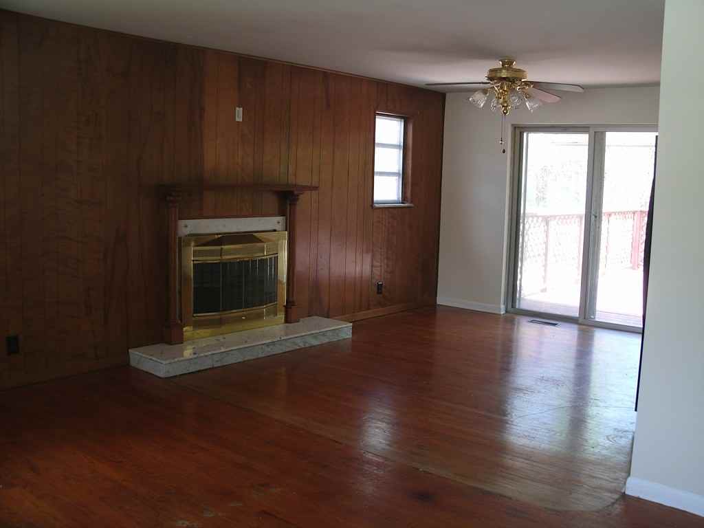 3638 Parkview Dr - Photo 2 of 15