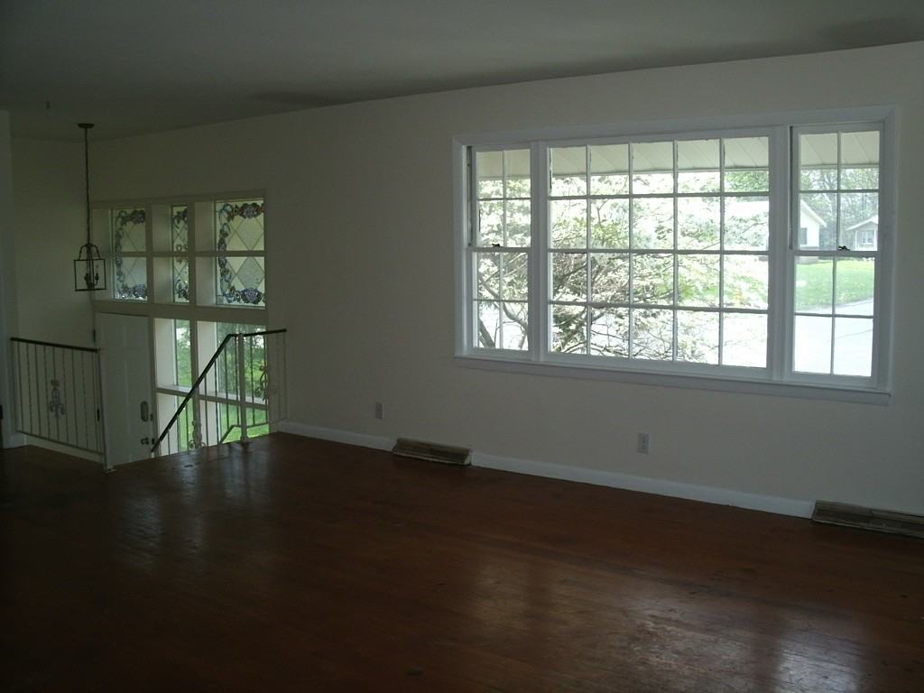 3638 Parkview Dr - Photo 3 of 15