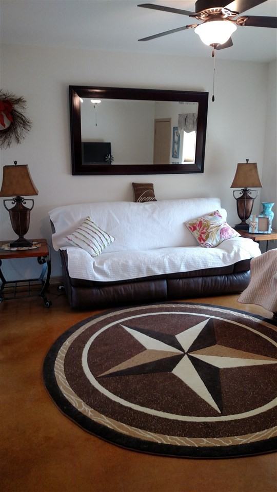 111 Gregory Cove - Photo 2 of 12