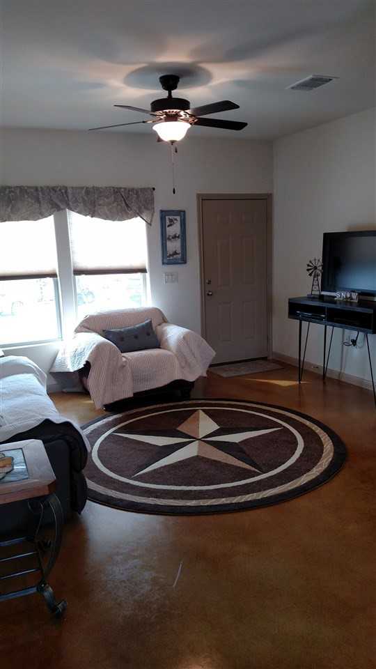 111 Gregory Cove - Photo 3 of 12