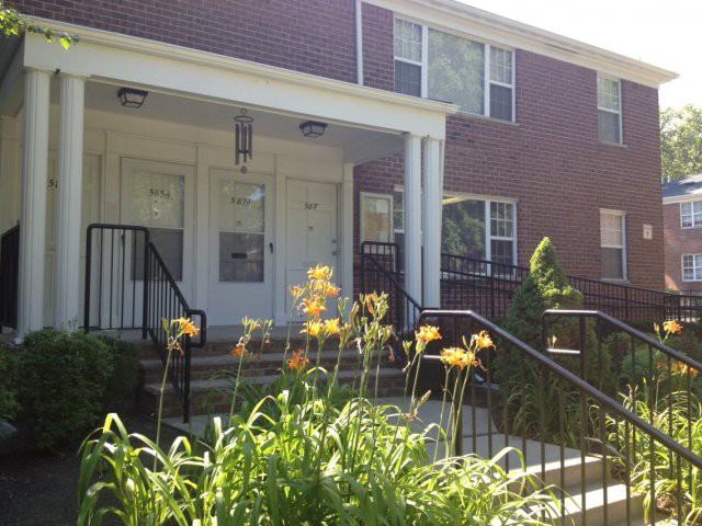 587 Carroll St - Photo 3 of 10