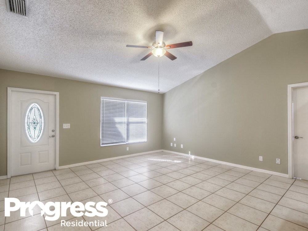 1045 Julia Heights Dr - Photo 2 of 15