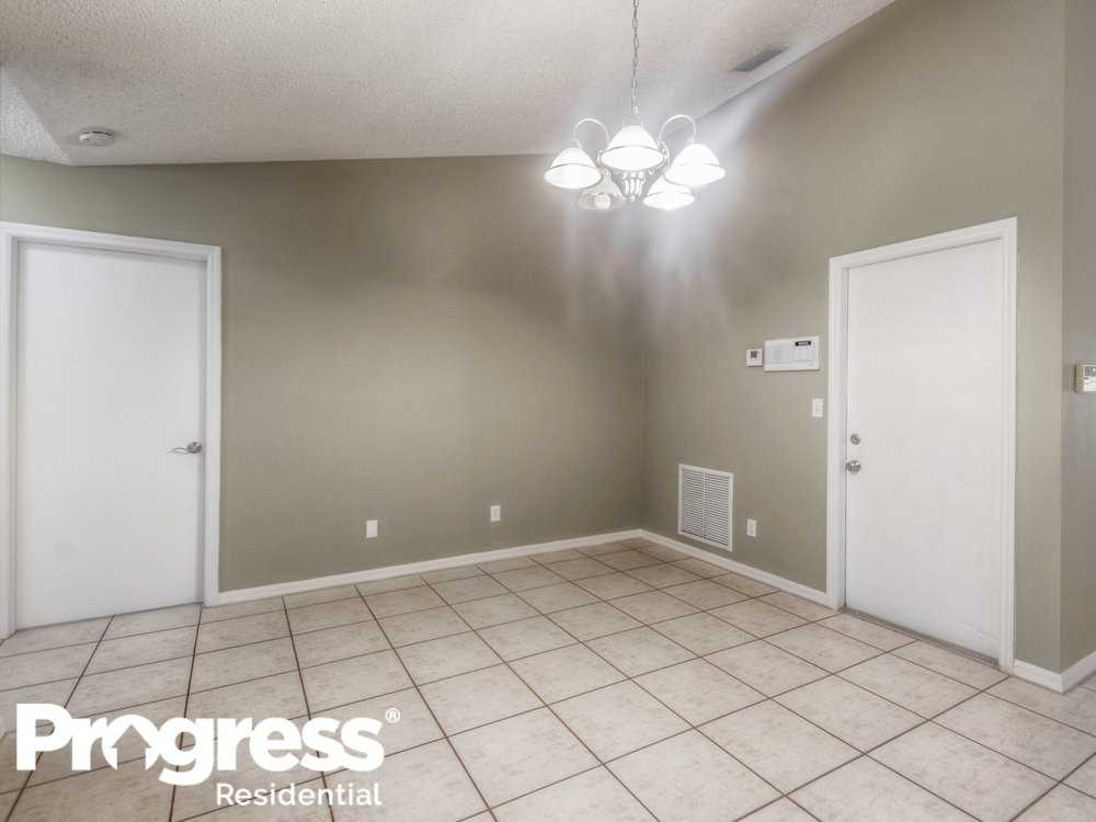 1045 Julia Heights Dr - Photo 3 of 15