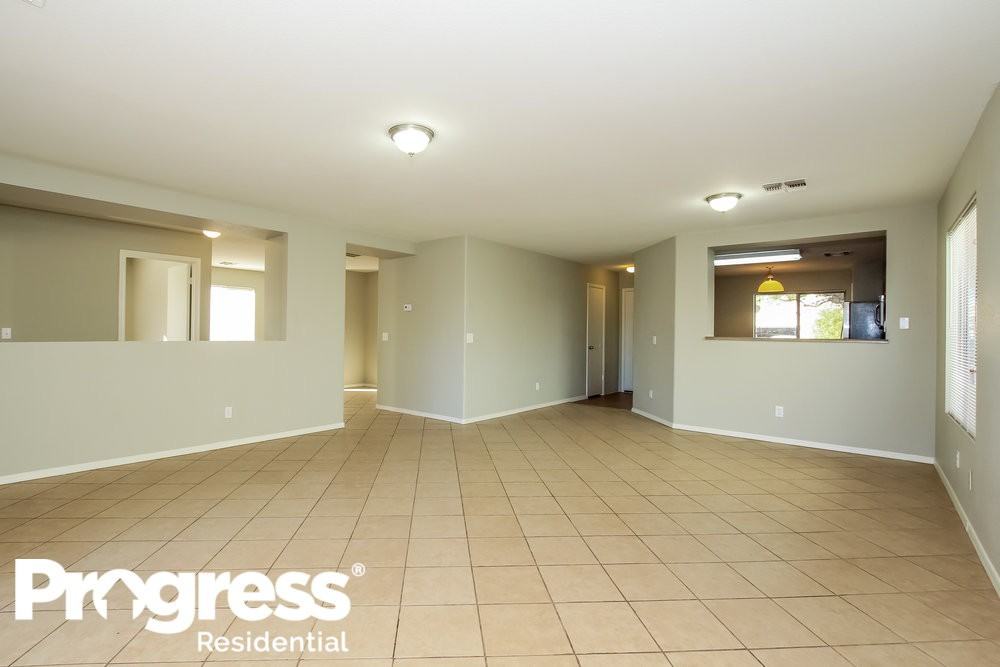 10513 W Angels Ln - Photo 3 of 15