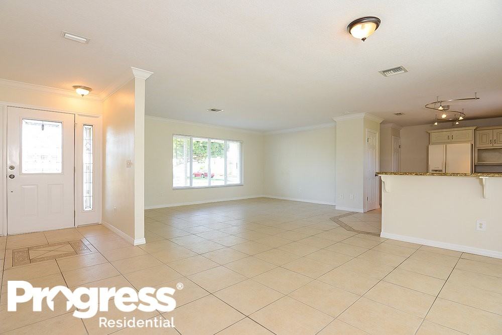 15824 Redington Dr - Photo 2 of 15