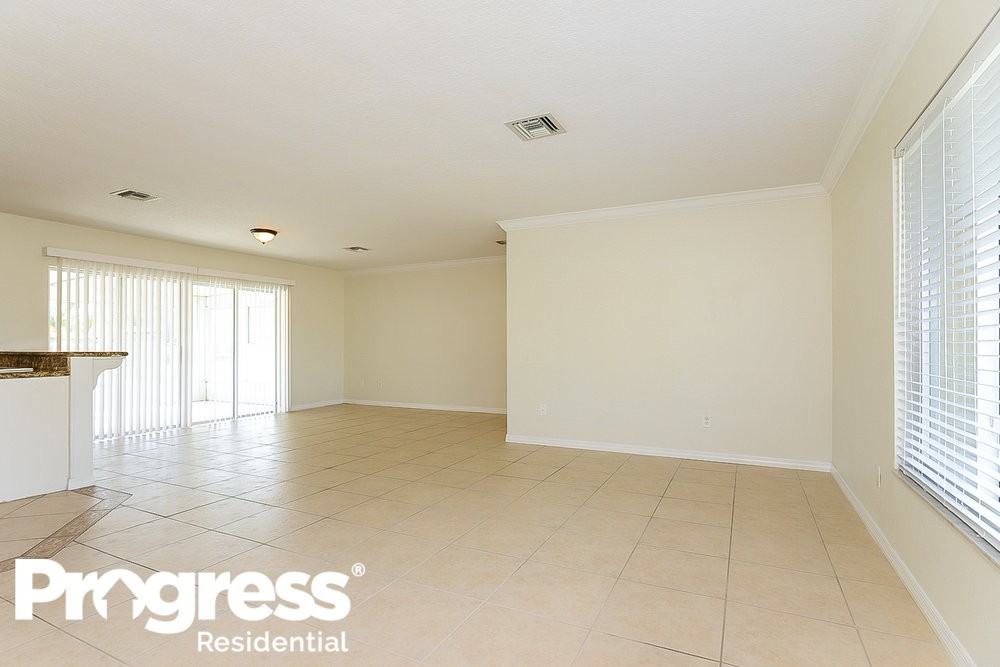 15824 Redington Dr - Photo 3 of 15