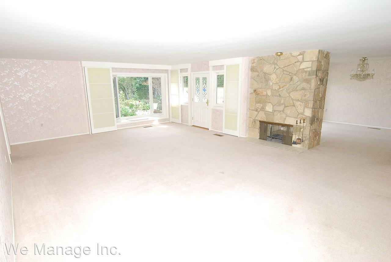 1745 Crestview Ave - Photo 2 of 10