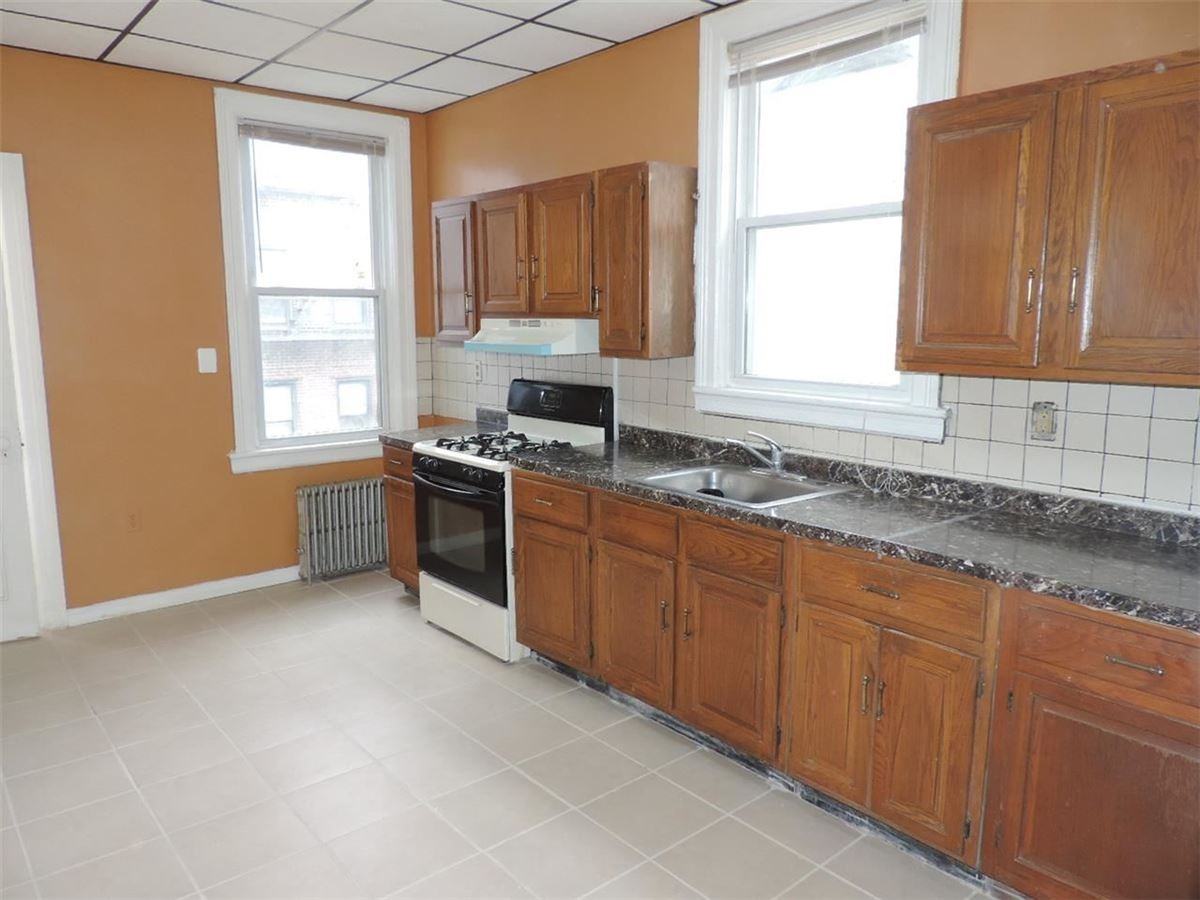 21 49th St #2 - Photo 2 of 8