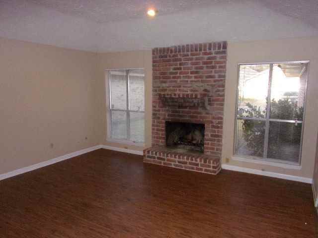 2207 Courtney Ct - Photo 3 of 19