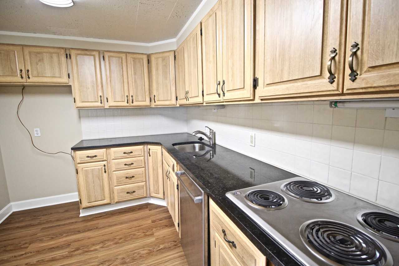 221 W 49th St - Photo 3 of 45