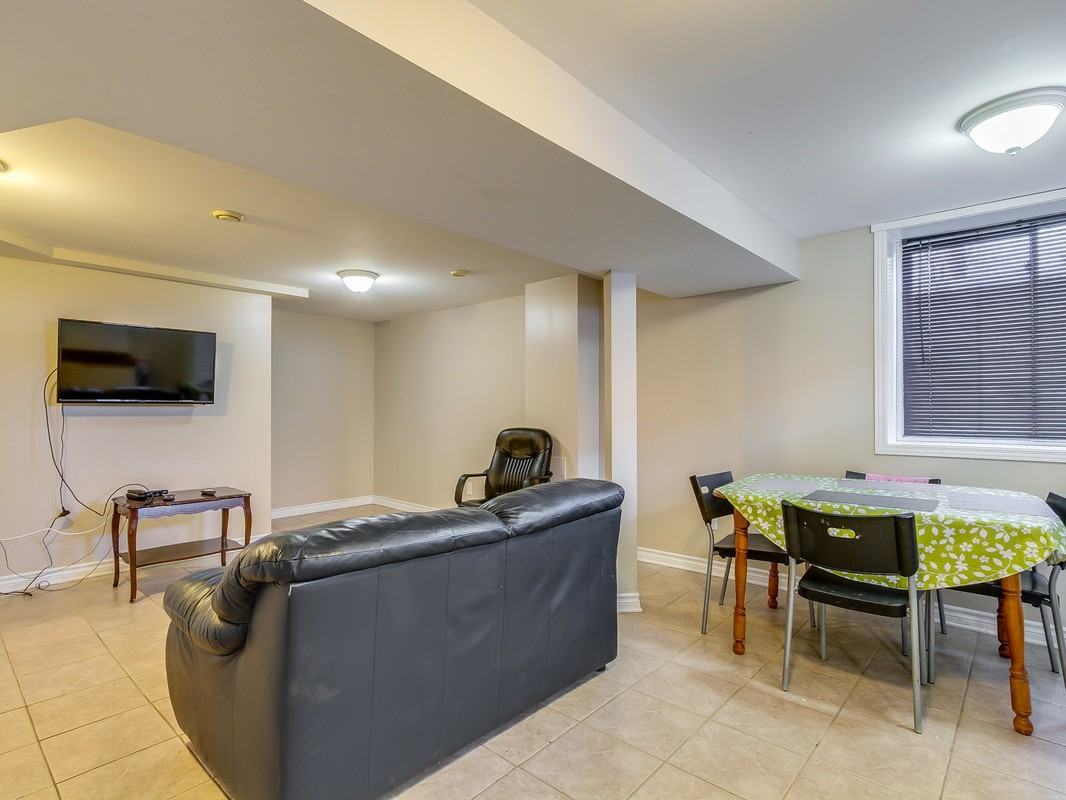 757 Claude Street - Photo 3 of 10
