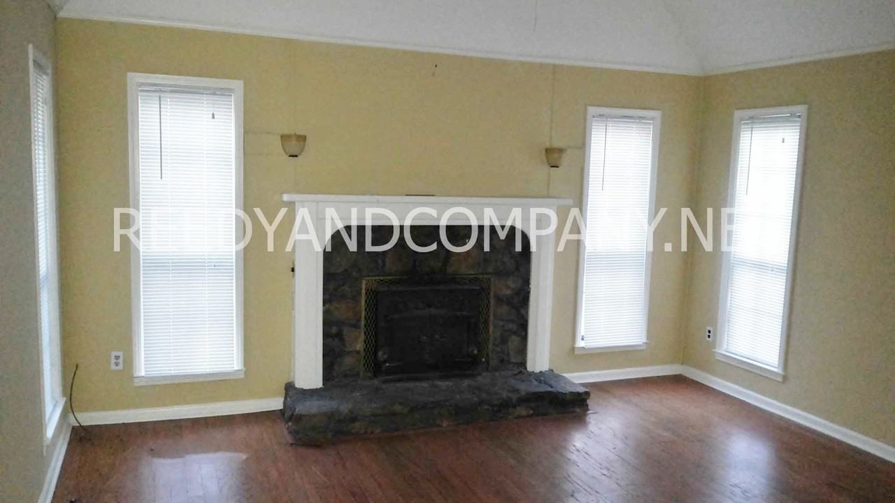 141 Ericson Rd - Photo 2 of 9