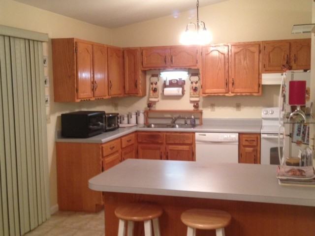 2193 Gregory Dr - Photo 2 of 7