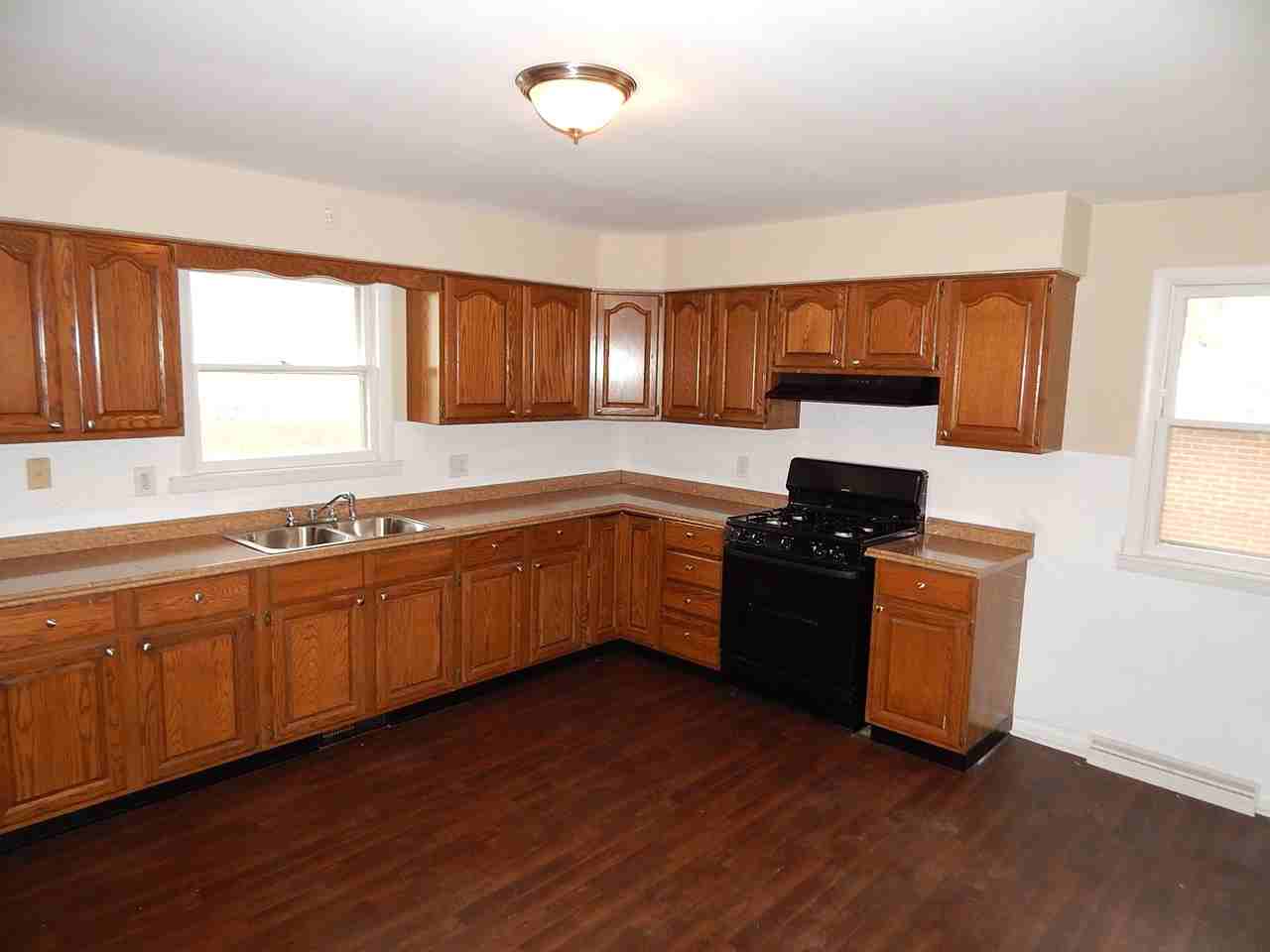 1040 Elliott Ave - Photo 3 of 10