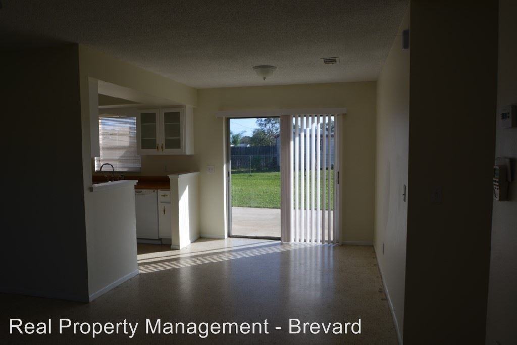 621 Plymouth St - Photo 3 of 10
