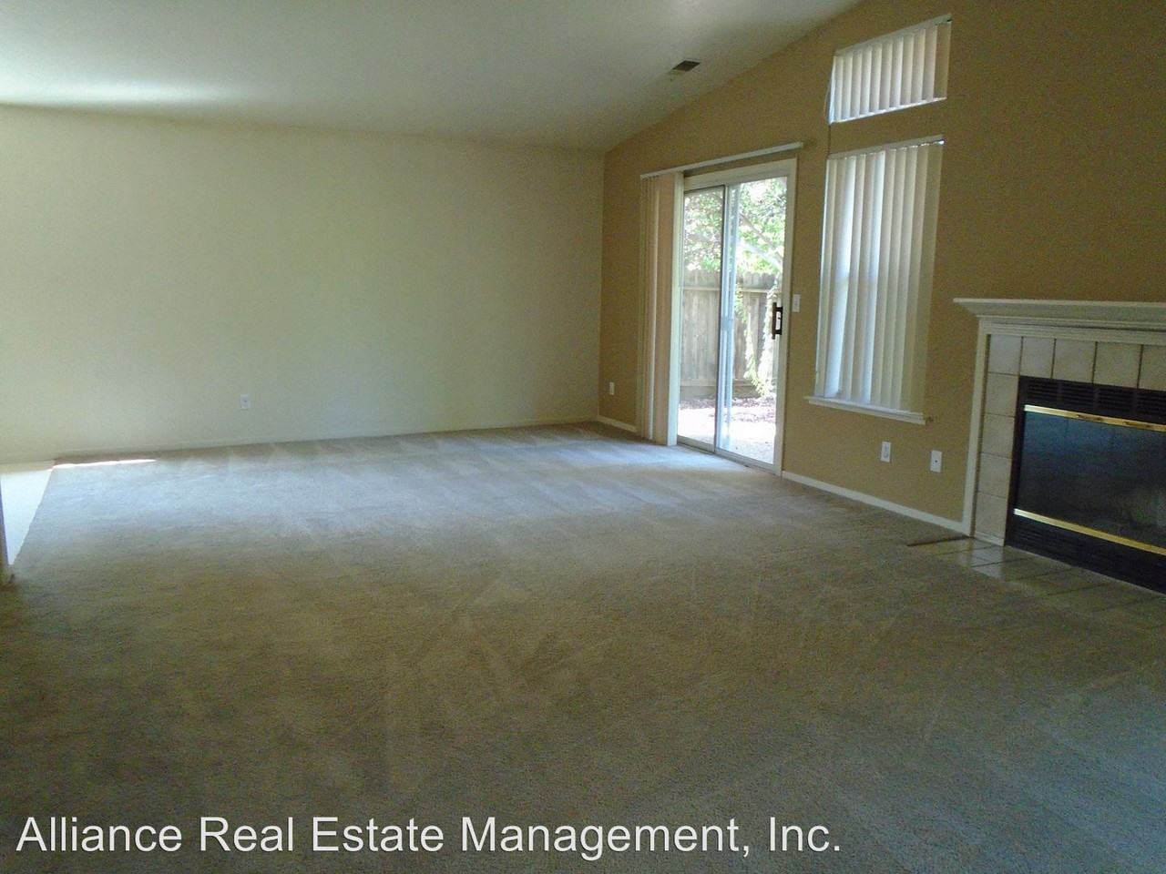 1218 Yosemite Dr - Photo 3 of 5