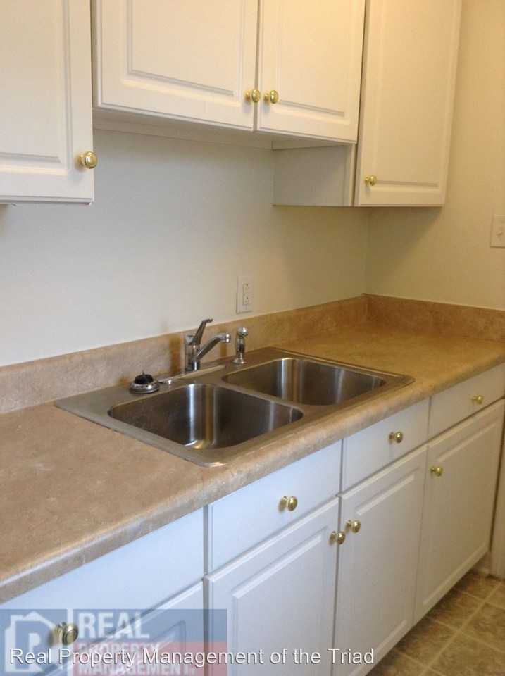 1411 Mayfair Ave - Photo 3 of 9