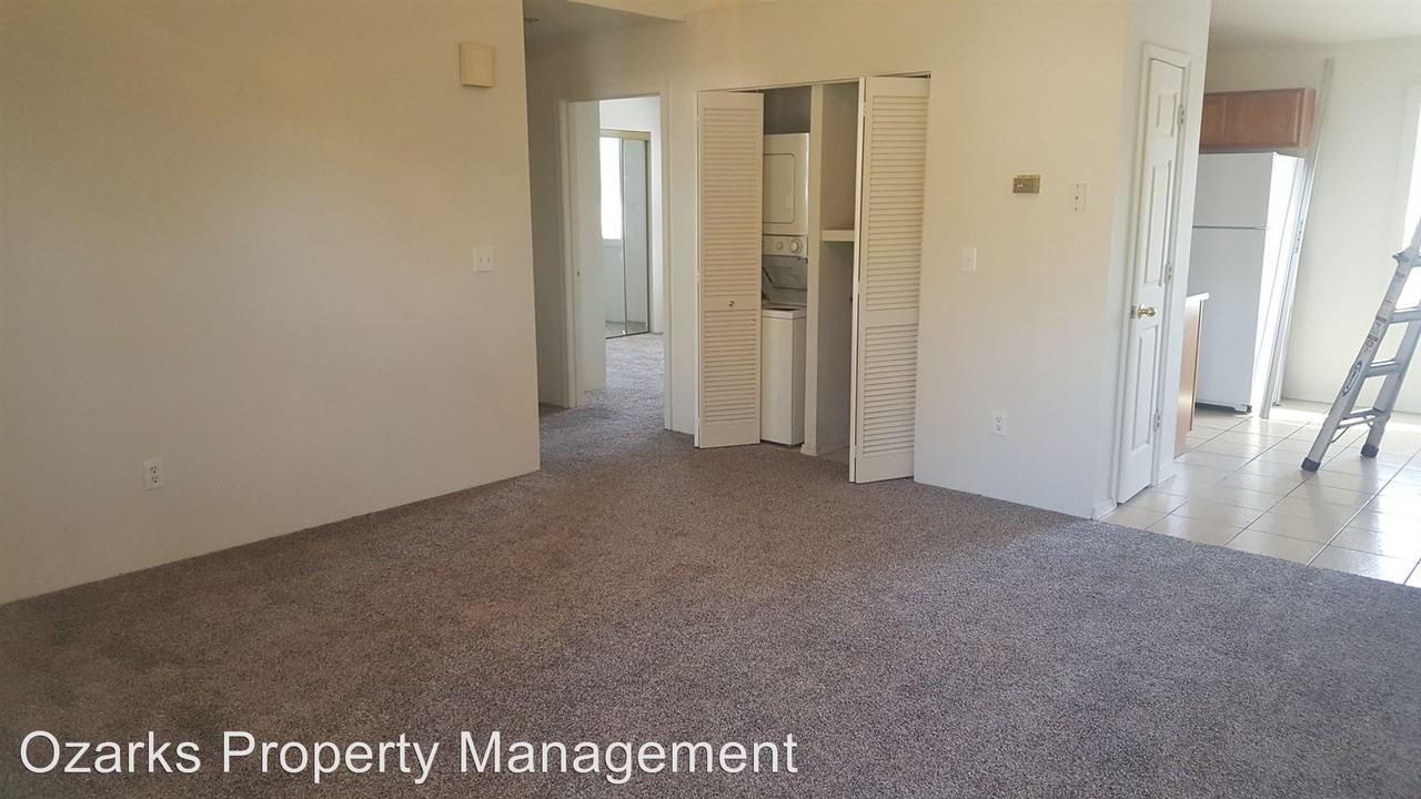 403 Twin Oaks - Photo 2 of 6