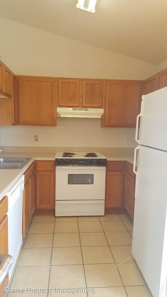 403 Twin Oaks - Photo 3 of 6