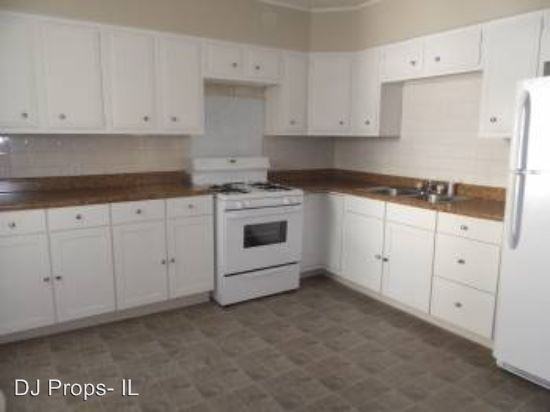 1436 13th St - Photo 3 of 8