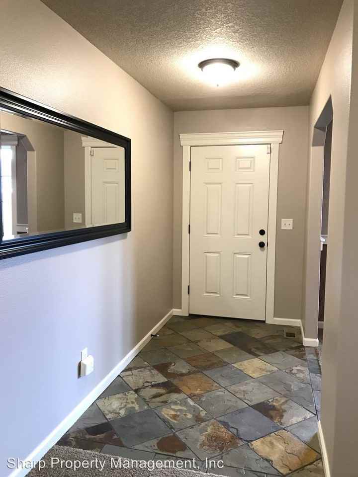 250 Shoreview Dr - Photo 2 of 23