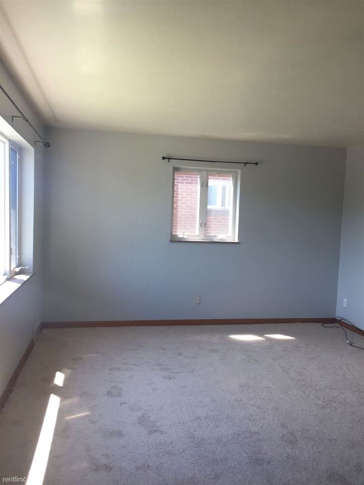 137 Circle Dr - Photo 3 of 7