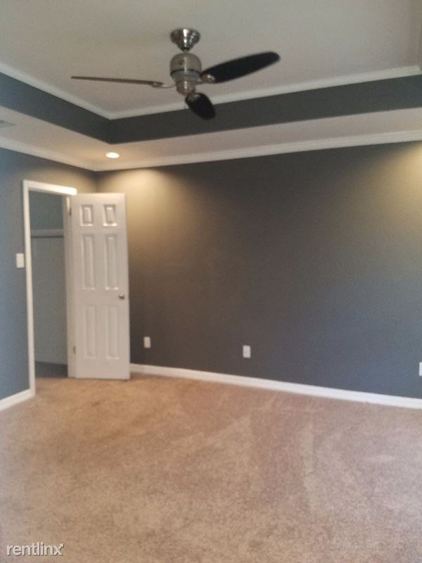3012 Autumn Ridge Dr - Photo 2 of 9