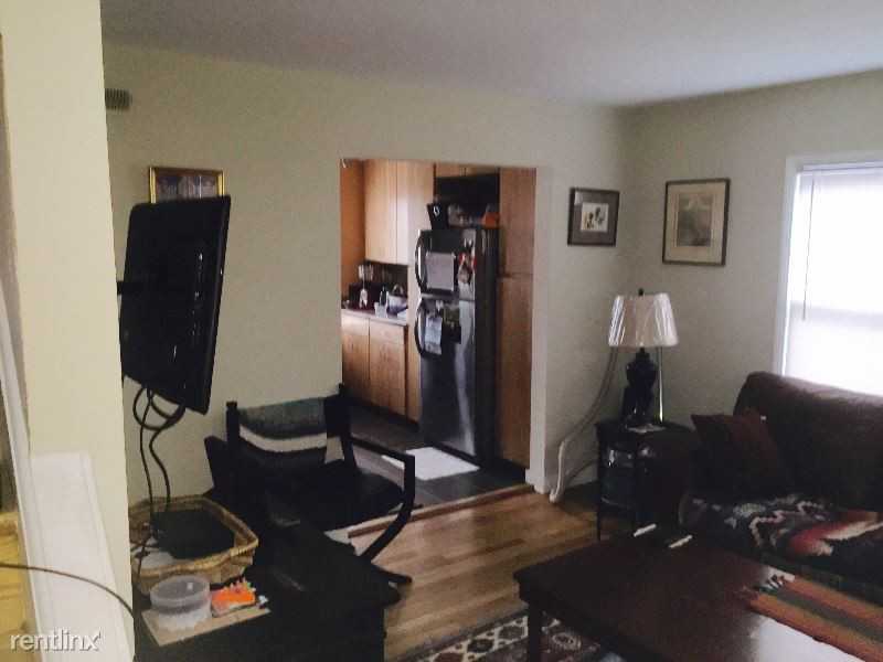 315 S Wayne St - Photo 2 of 9