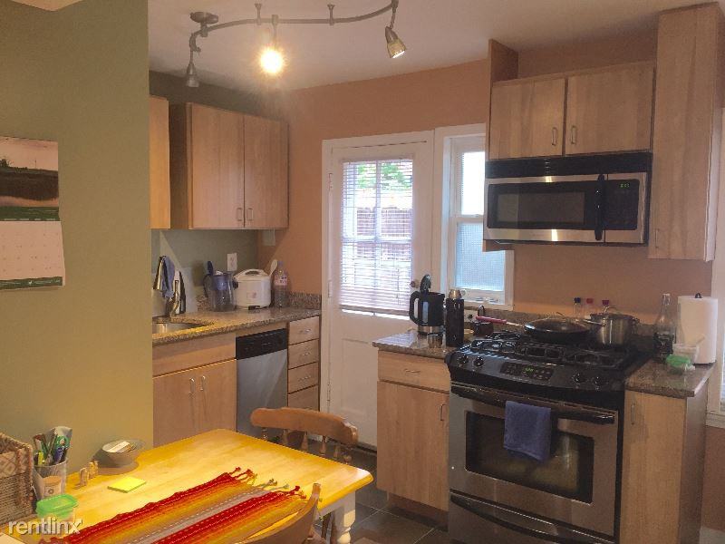 315 S Wayne St - Photo 3 of 9