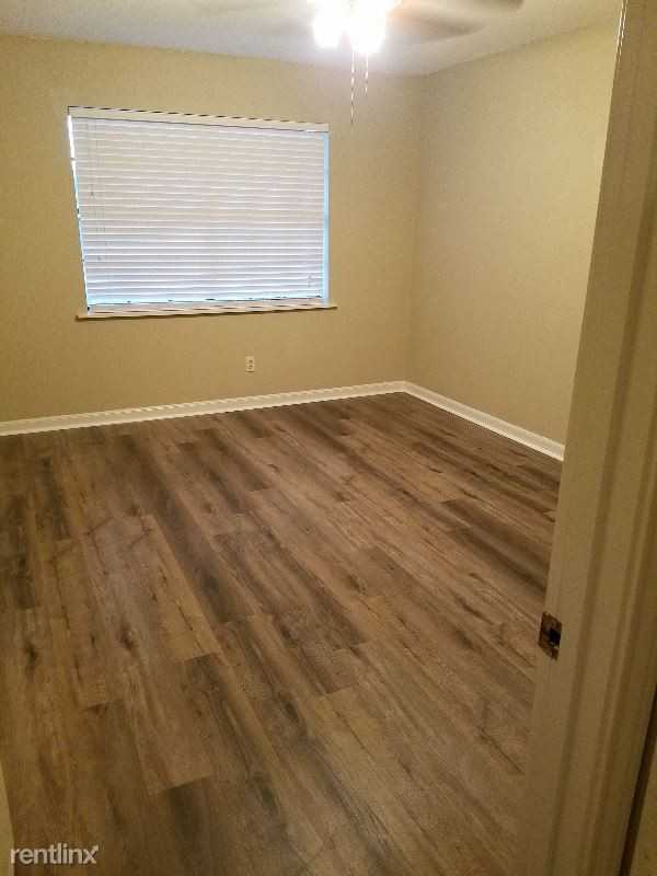 4037 Charleston Cir - Photo 3 of 7