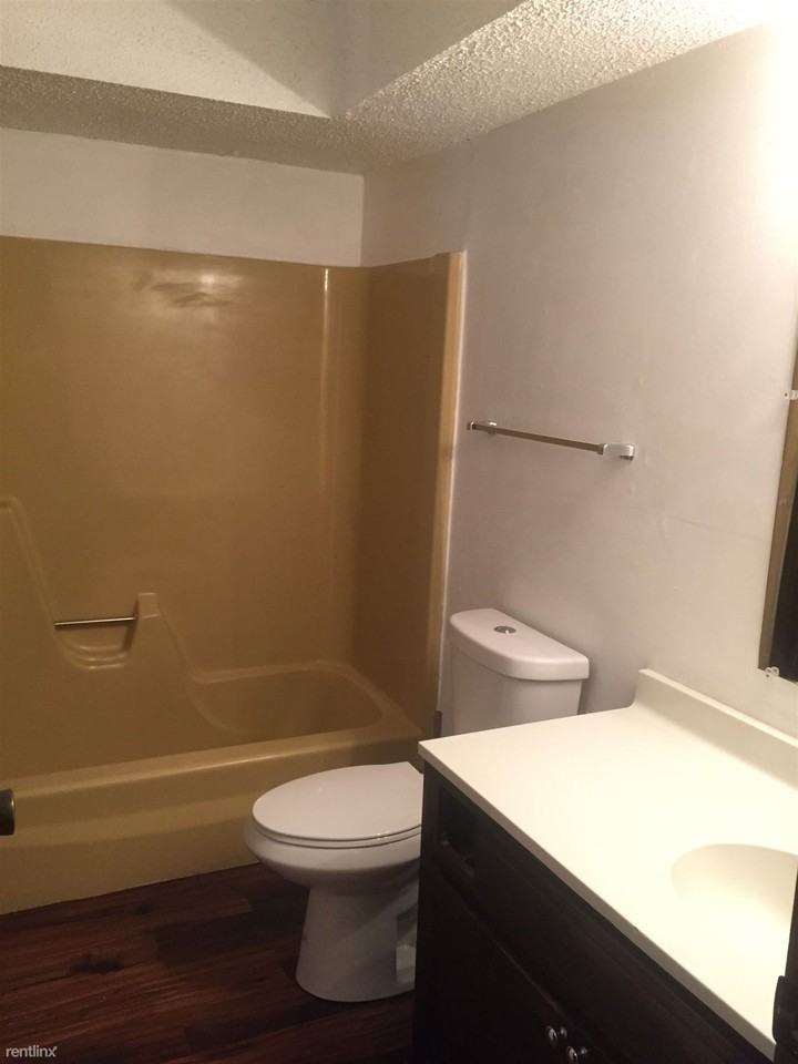 Camelot Dr - Photo 3 of 8