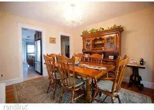 16 Mt Vernon St #2 - Photo 3 of 11