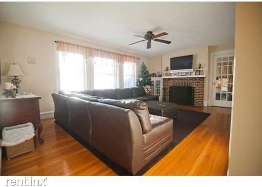 16 Mt Vernon St #2 - Photo 2 of 11