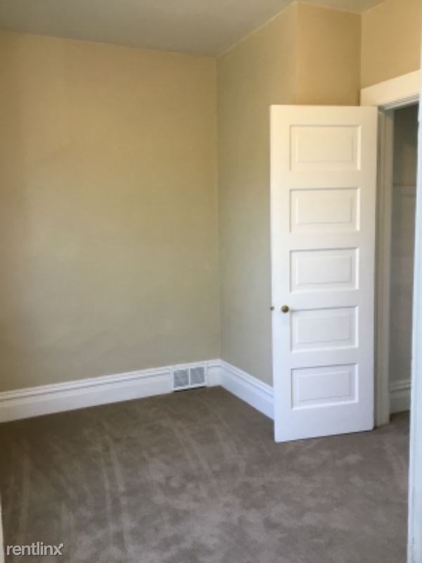 131 Tennyson Ct - Photo 3 of 19