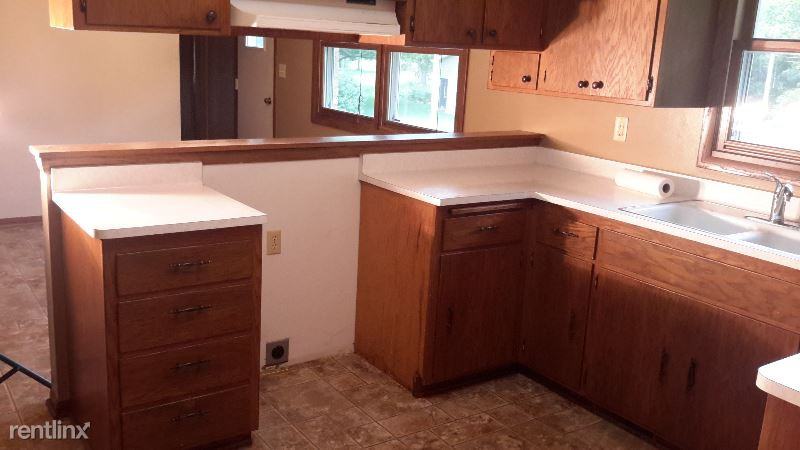 W247N7906 Sharon Dr - Photo 3 of 8