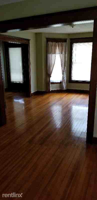 712 James St - Photo 3 of 6