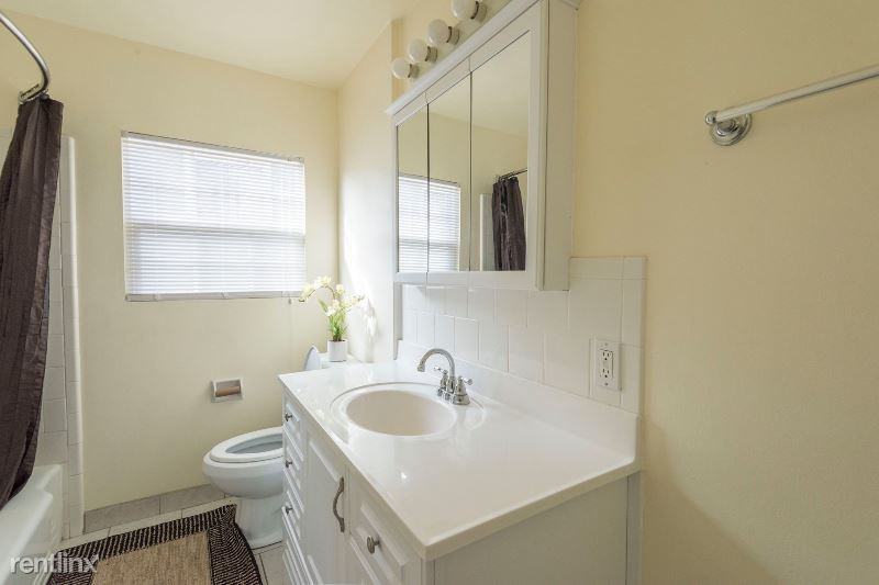 1931 98th Ave - Photo 3 of 10