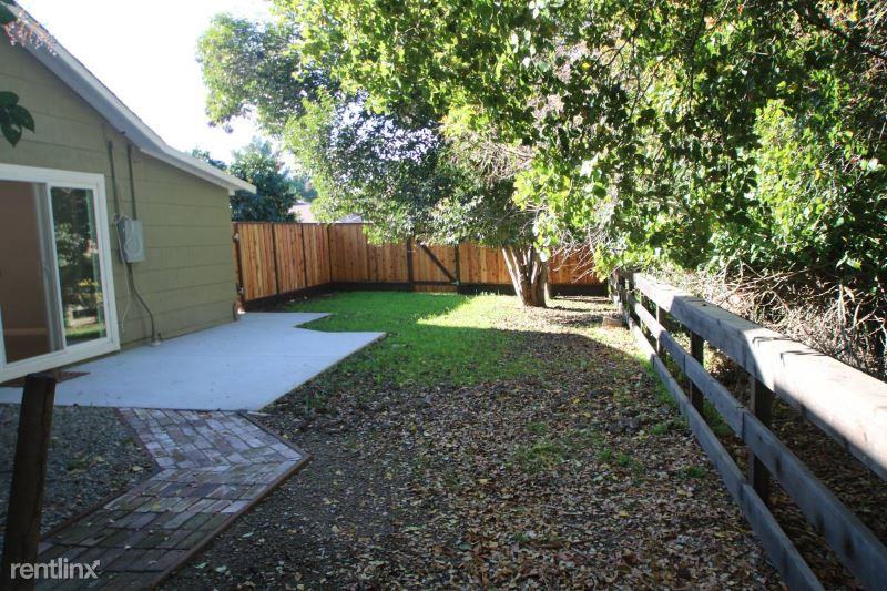 22836 7th St - Photo 2 of 25