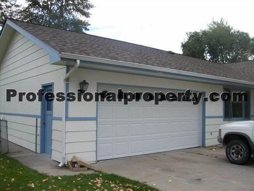 1012 Lakeside Dr - Photo 3 of 6