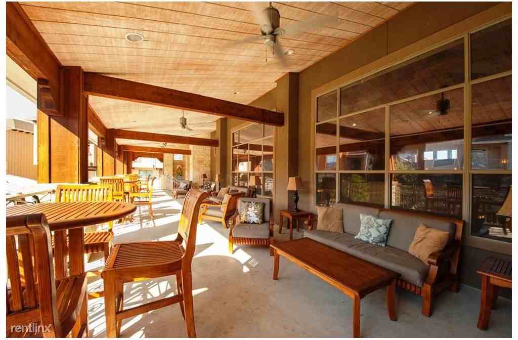 ARIUM Towne Lake - Photo 2 of 15