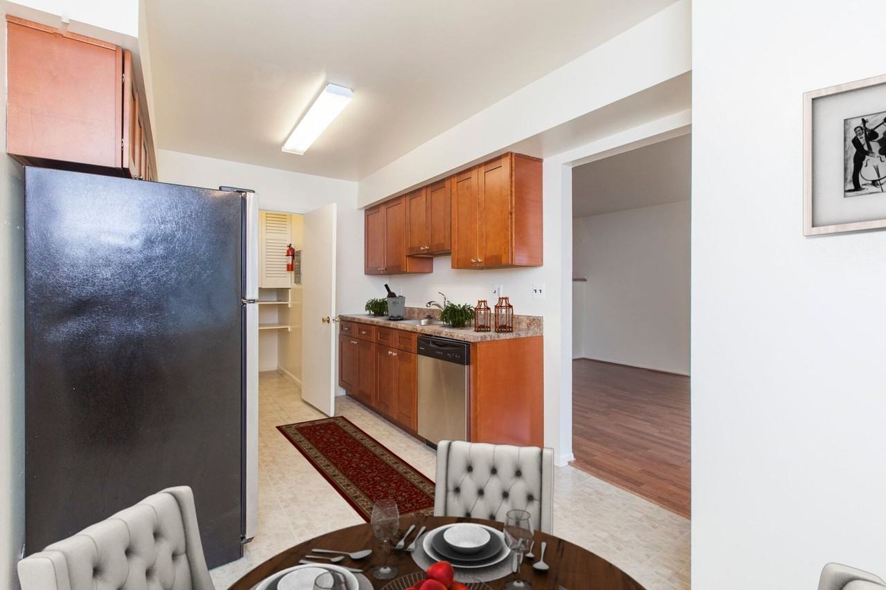 Colonial Village Townhomes - Photo 3 of 15