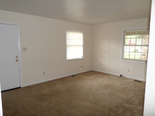 338 Milburn Dr - Photo 2 of 10