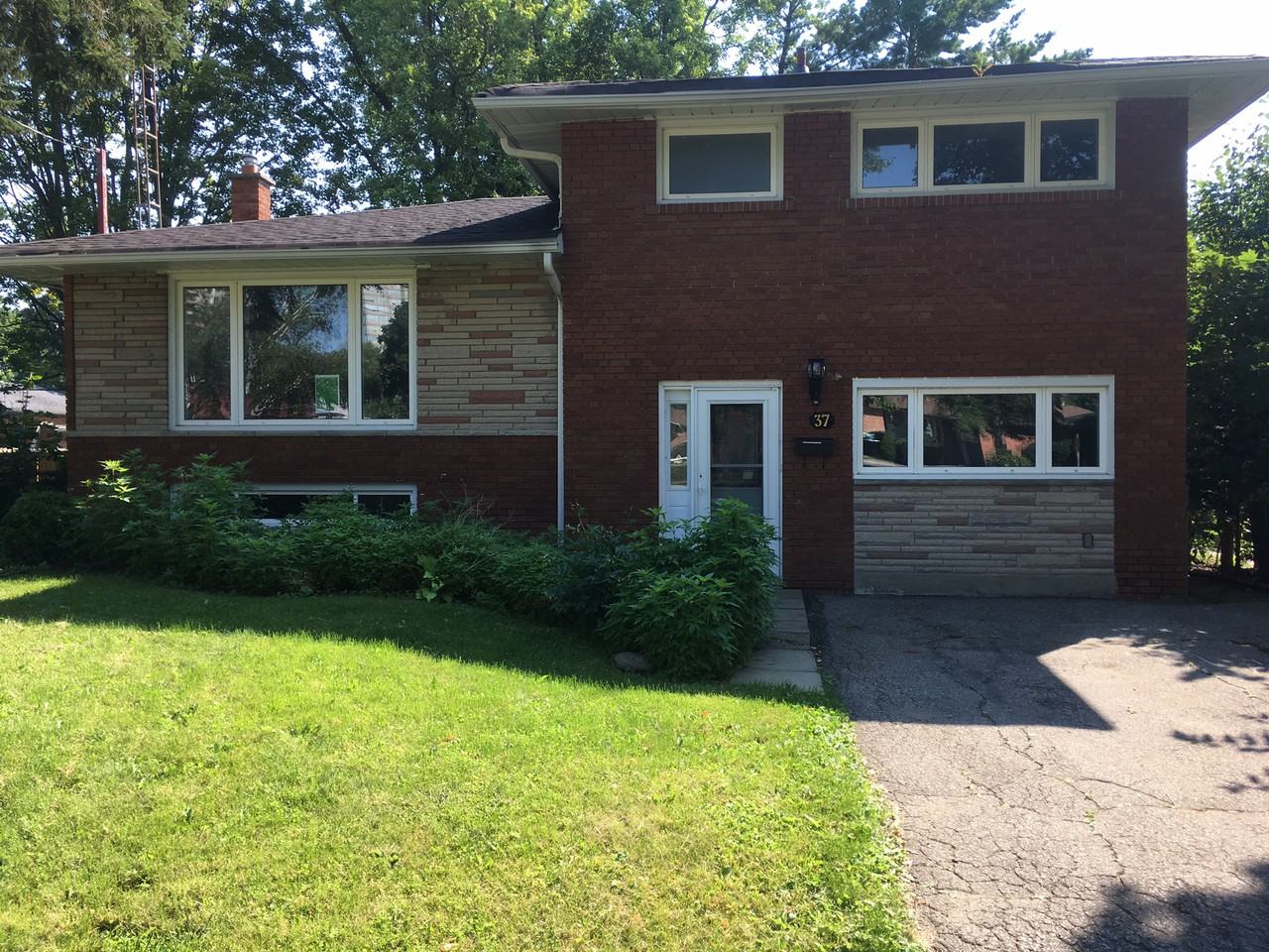 37 Fareham Crescent, Toronto, ON M1E 1J8 2 Bedroom Apartment for Rent