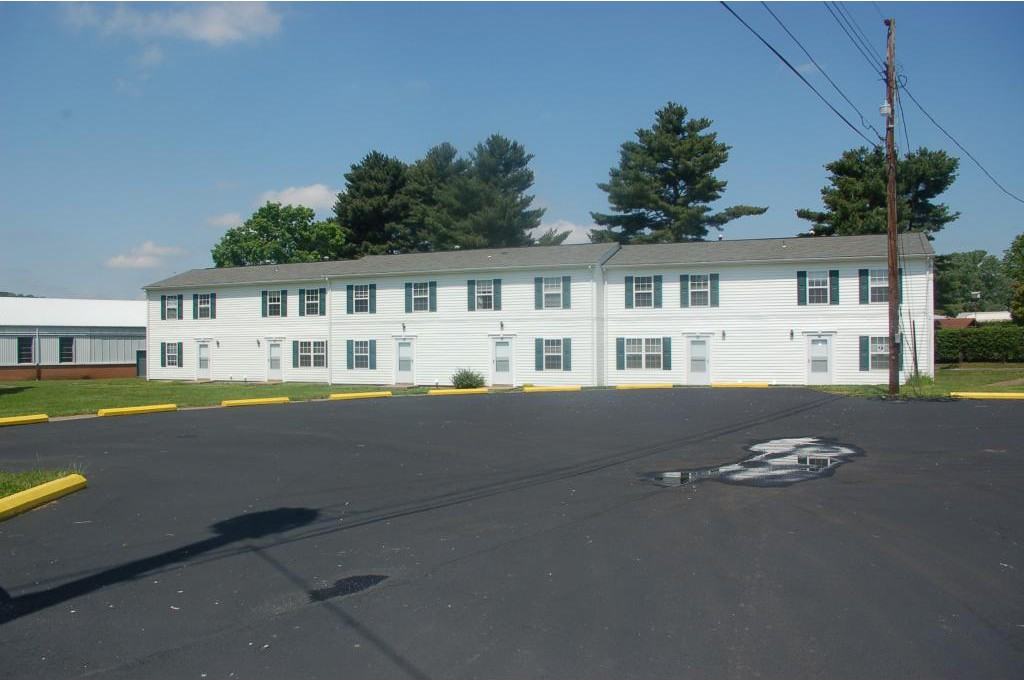 Laurel Commons - Photo 3 of 12