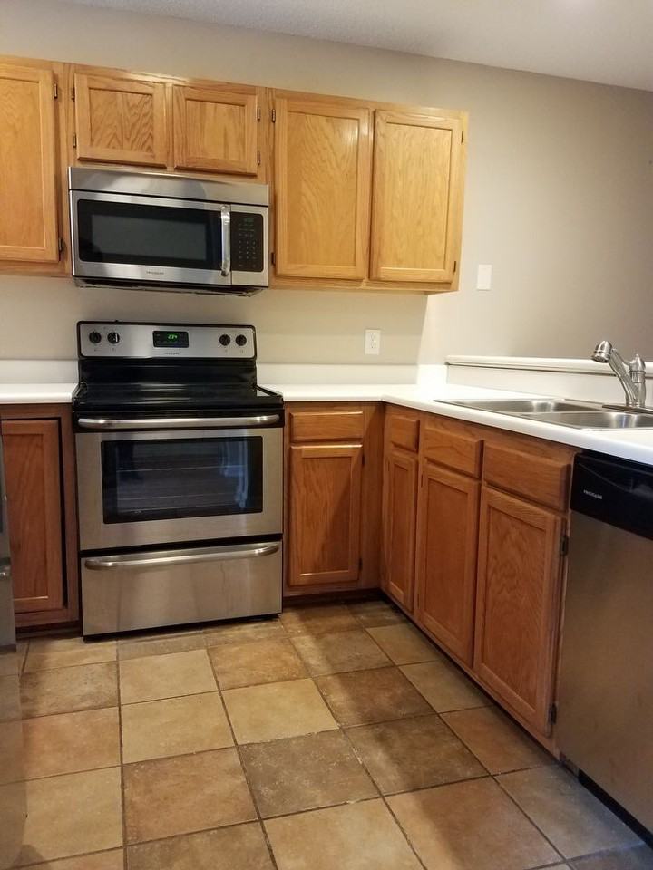 5107 Lamppost Cir - Photo 3 of 10