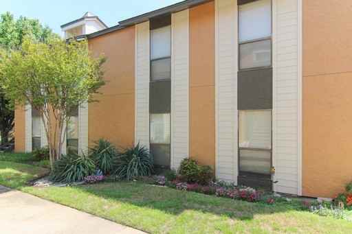 4382 Lawrence Dr - Photo 3 of 10