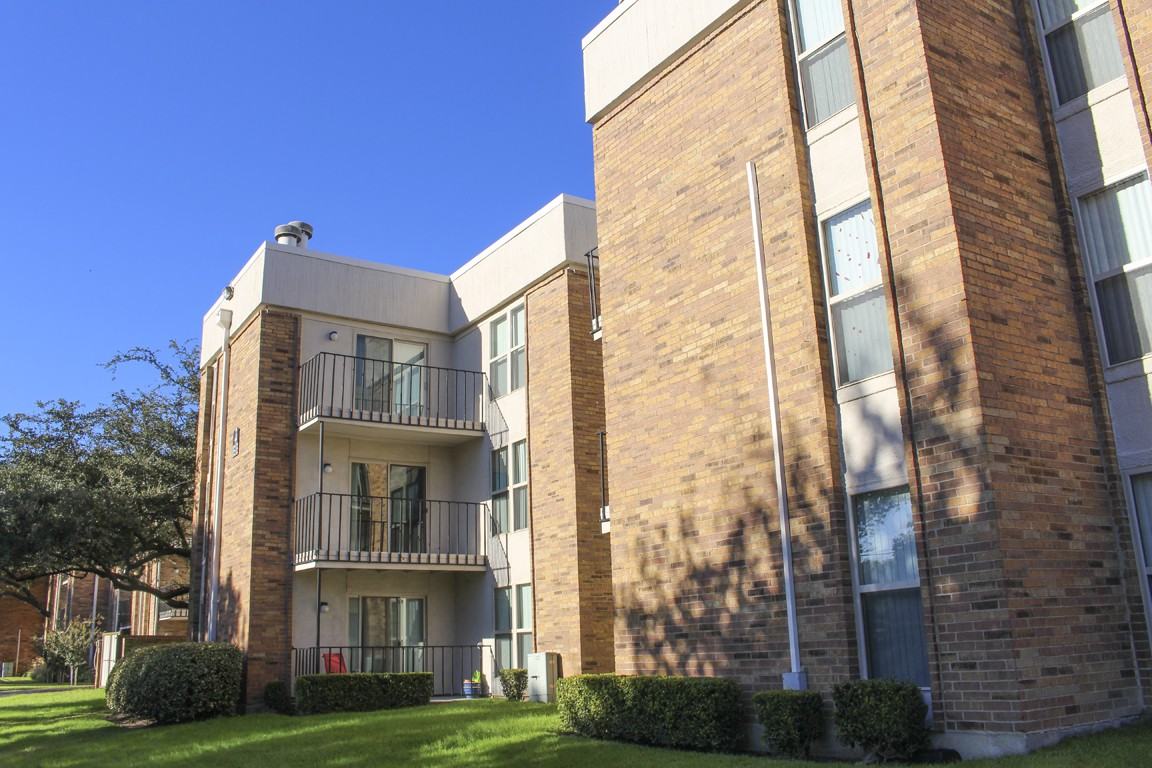 5959 East Northwest Highway - Photo 3 of 44